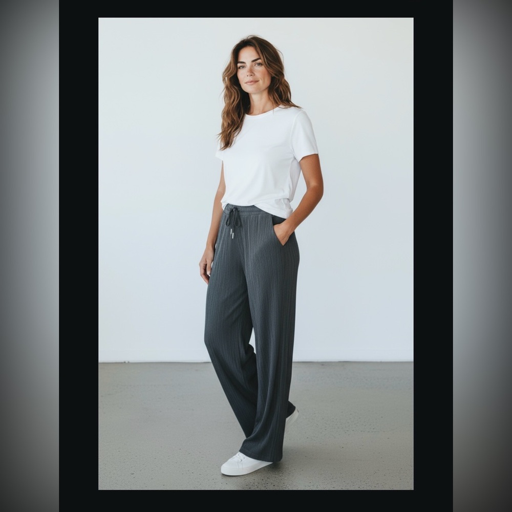 Boutique Black Textured Wide-Leg Pants